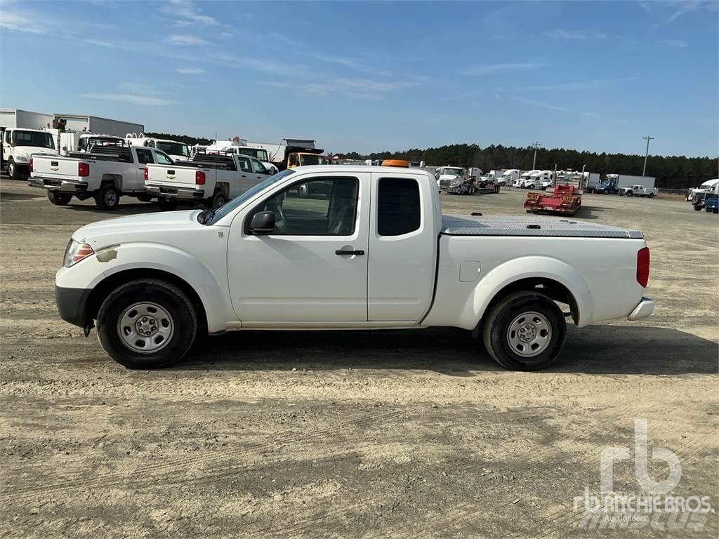 Nissan FRONTIER Vieglais kravas automobilis/izkraušana no sāniem