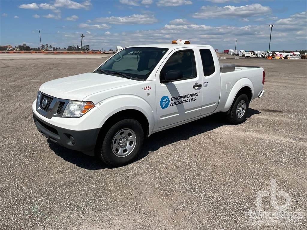 Nissan FRONTIER Vieglais kravas automobilis/izkraušana no sāniem