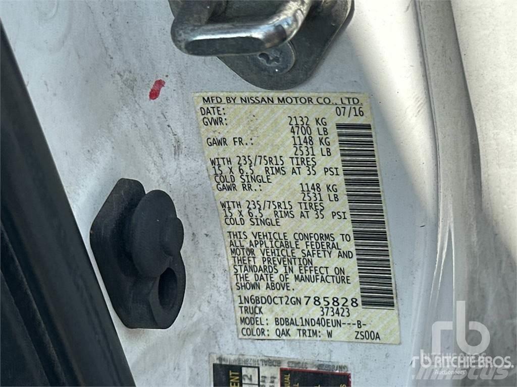 Nissan FRONTIER Vieglais kravas automobilis/izkraušana no sāniem