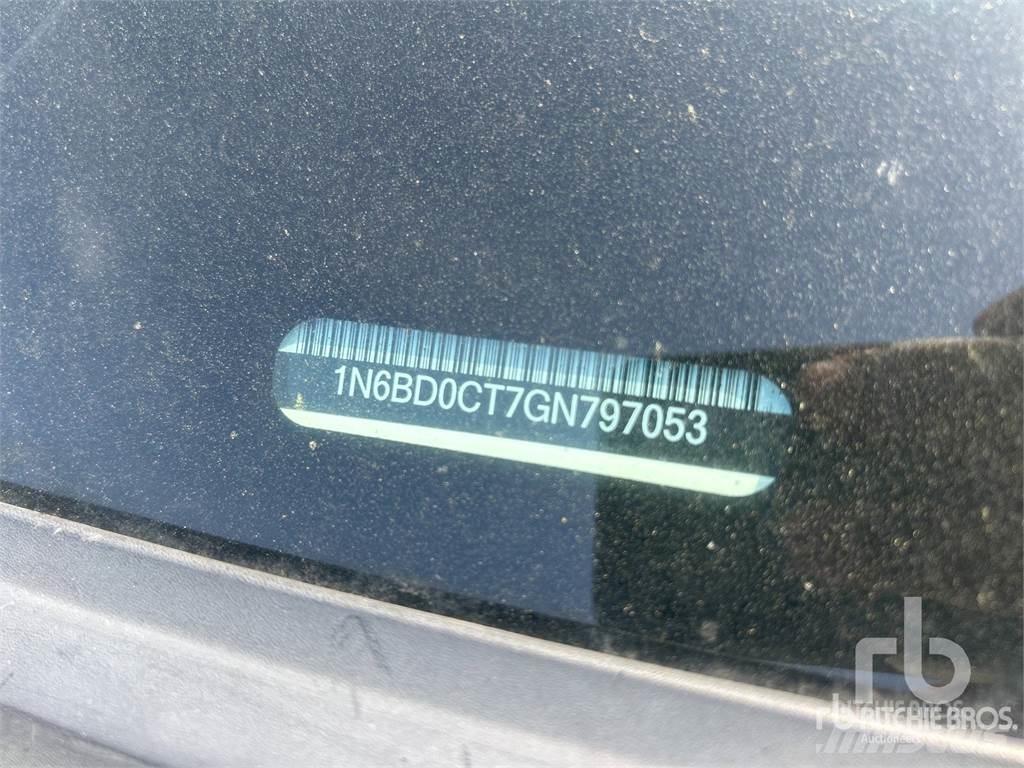 Nissan FRONTIER Vieglais kravas automobilis/izkraušana no sāniem