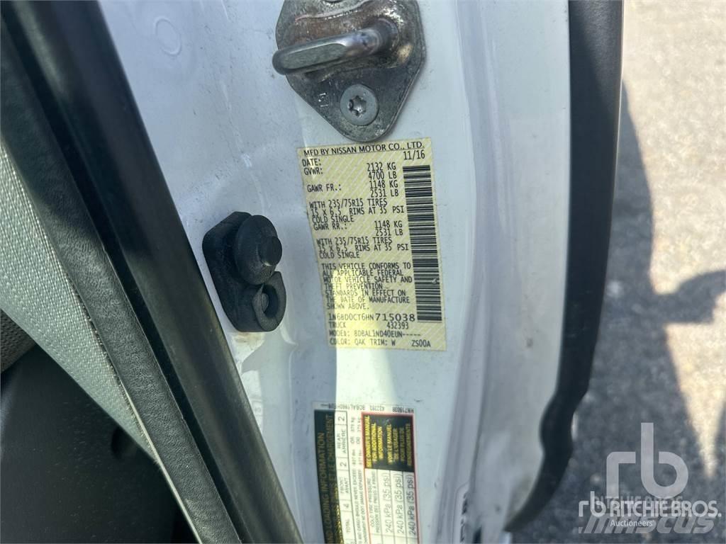 Nissan FRONTIER Vieglais kravas automobilis/izkraušana no sāniem