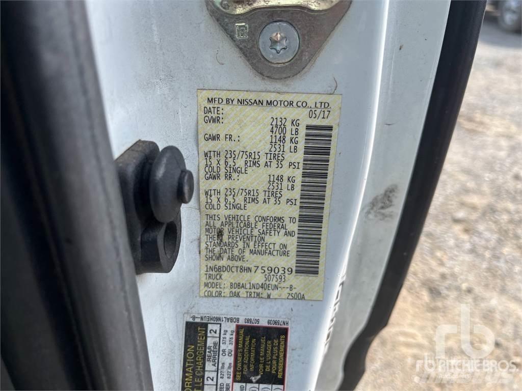 Nissan FRONTIER Vieglais kravas automobilis/izkraušana no sāniem