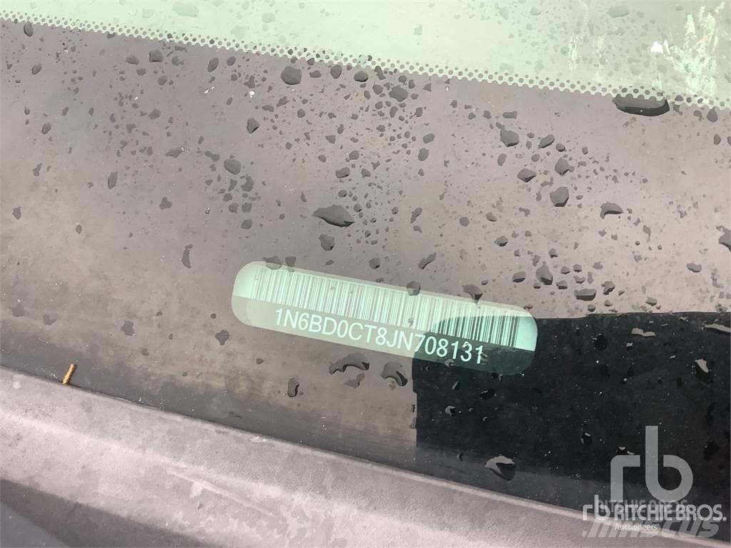 Nissan FRONTIER Vieglais kravas automobilis/izkraušana no sāniem