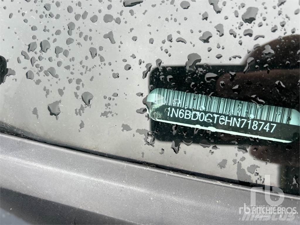 Nissan FRONTIER Vieglais kravas automobilis/izkraušana no sāniem