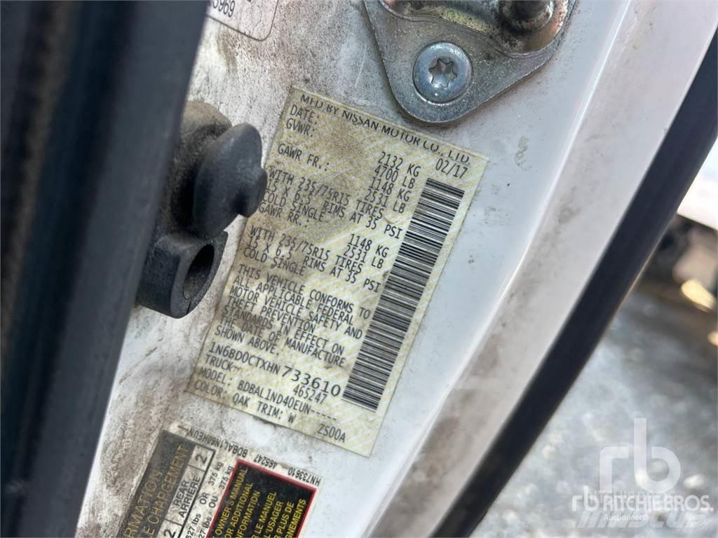 Nissan FRONTIER Vieglais kravas automobilis/izkraušana no sāniem