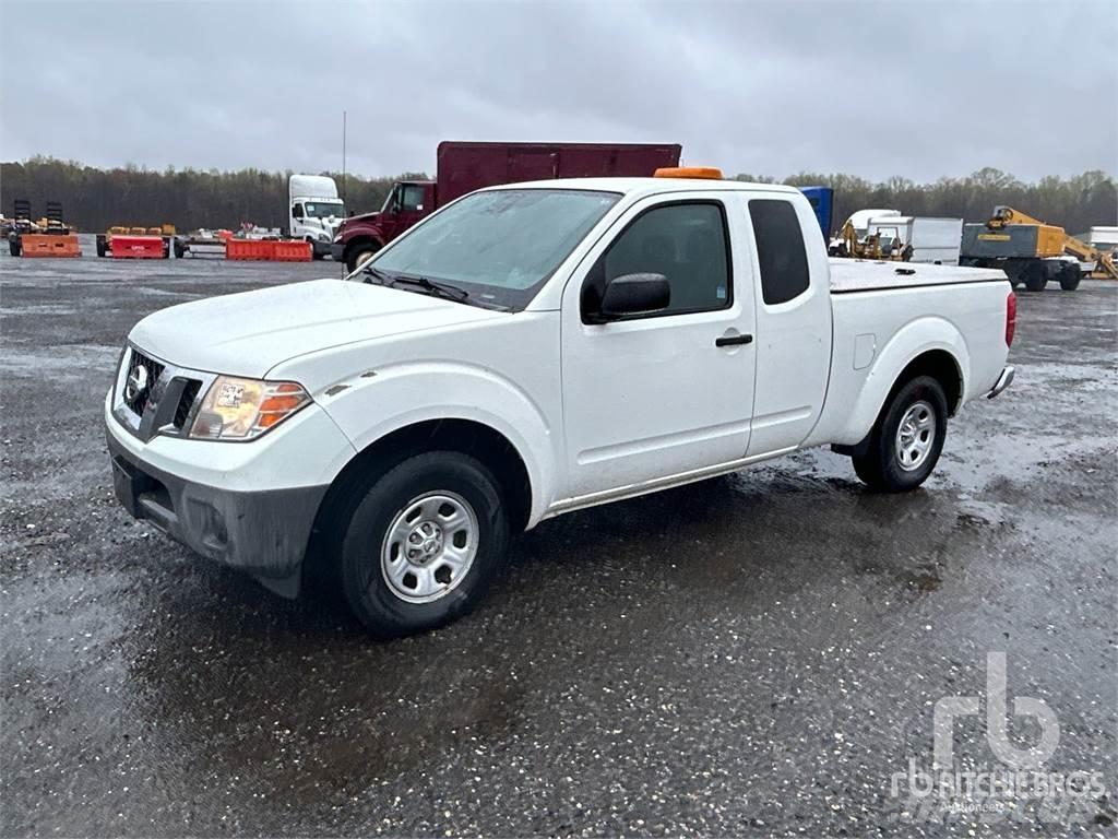 Nissan FRONTIER Vieglais kravas automobilis/izkraušana no sāniem