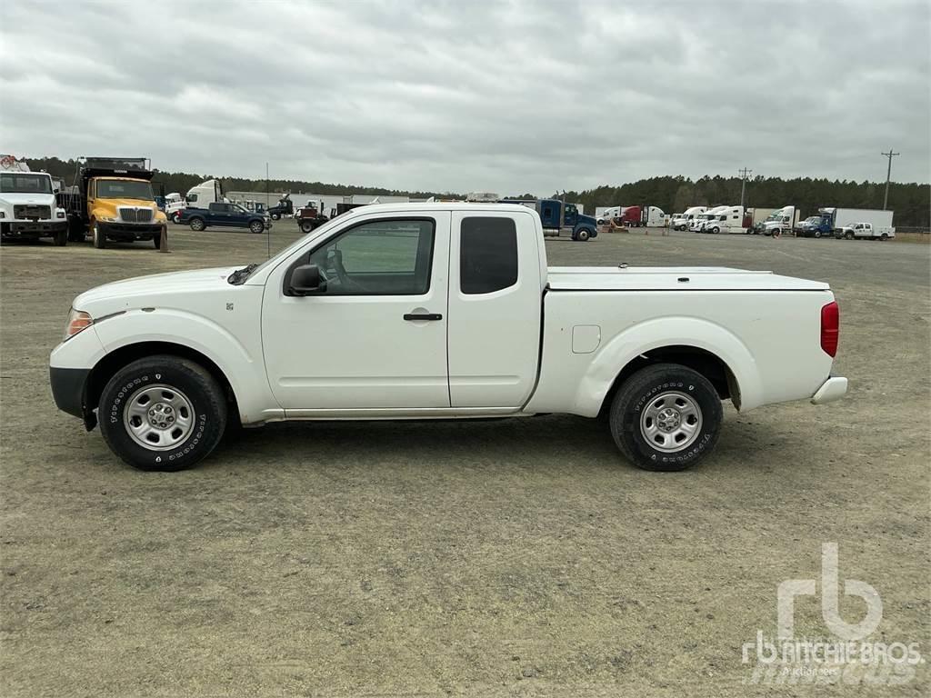 Nissan FRONTIER Vieglais kravas automobilis/izkraušana no sāniem