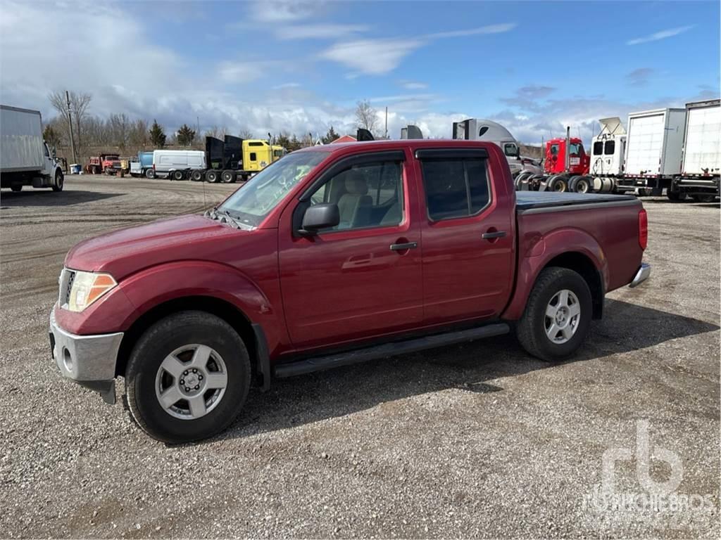 Nissan FRONTIER Vieglais kravas automobilis/izkraušana no sāniem