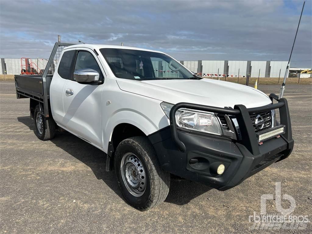 Nissan NAVARA Vieglais kravas automobilis/izkraušana no sāniem
