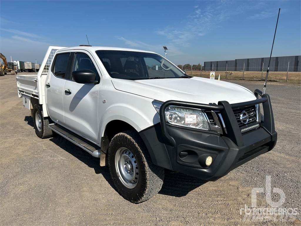 Nissan NAVARA Vieglais kravas automobilis/izkraušana no sāniem