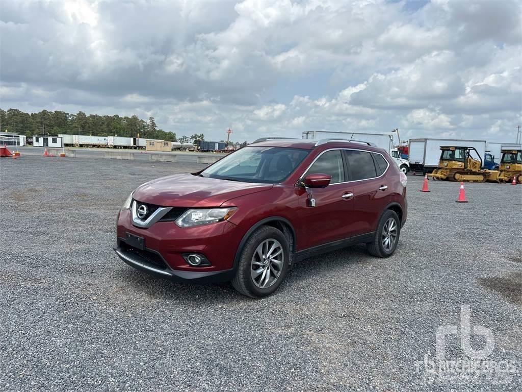 Nissan ROGUE Vieglais kravas automobilis/izkraušana no sāniem