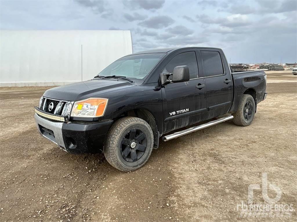 Nissan TITAN Vieglais kravas automobilis/izkraušana no sāniem