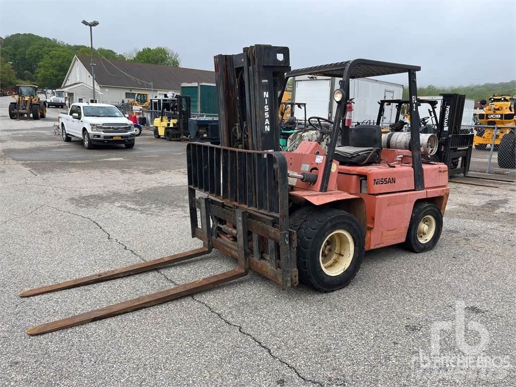 Nissan UF03A35V Tehnika ar dīzeļa dzinēju