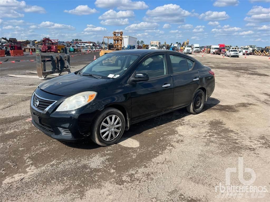 Nissan VERSA Automašīnas