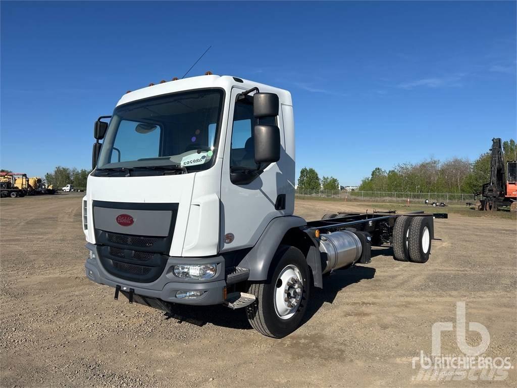 Peterbilt 220 Šasija ar kabīni