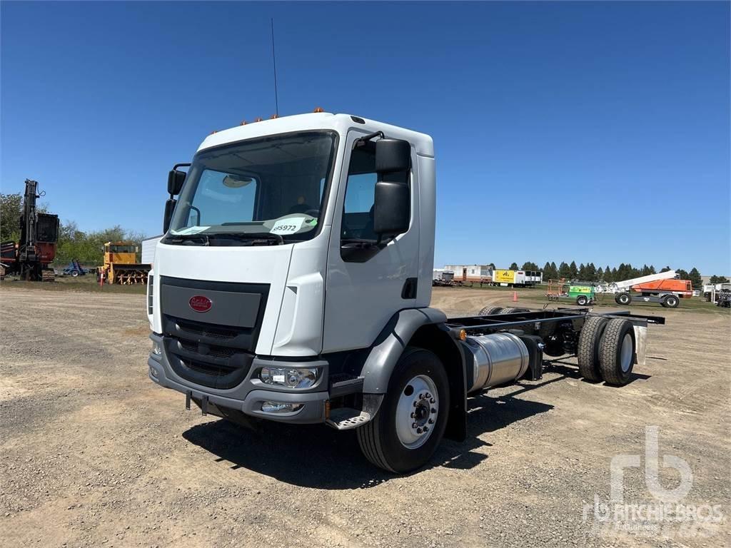 Peterbilt 220 Šasija ar kabīni