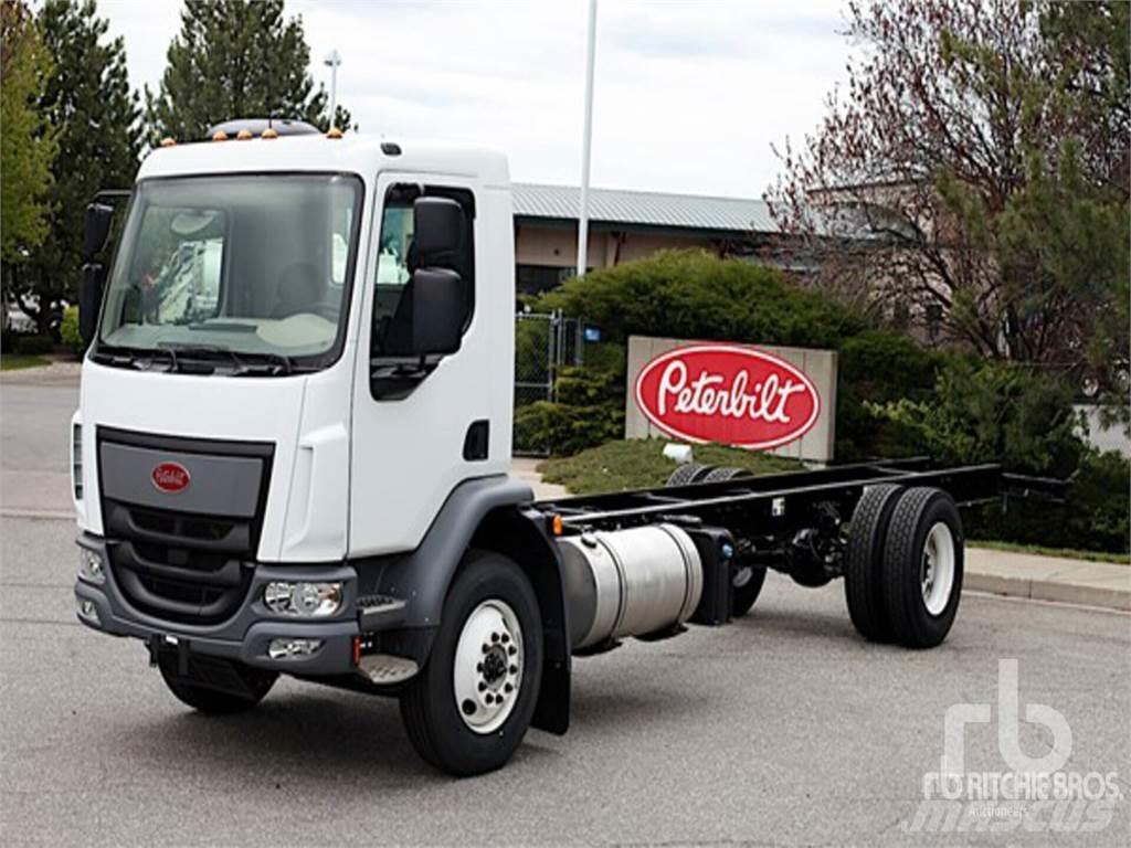 Peterbilt 220 Šasija ar kabīni