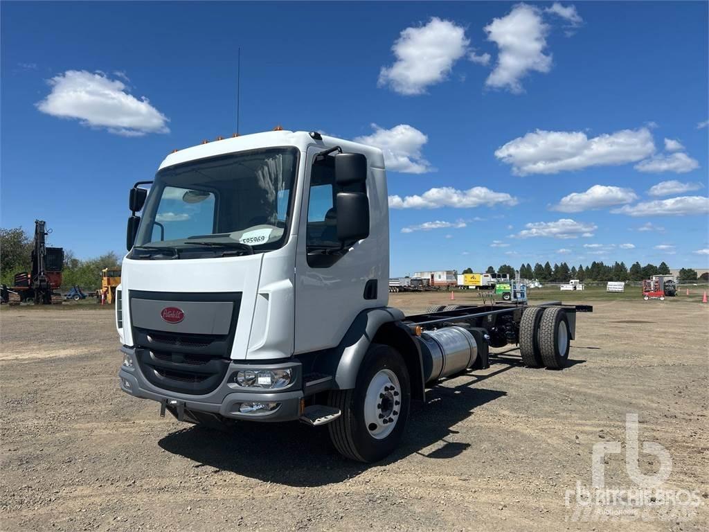 Peterbilt 220 Šasija ar kabīni