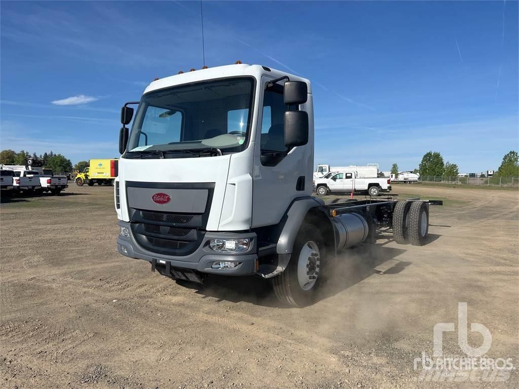 Peterbilt 220 Šasija ar kabīni