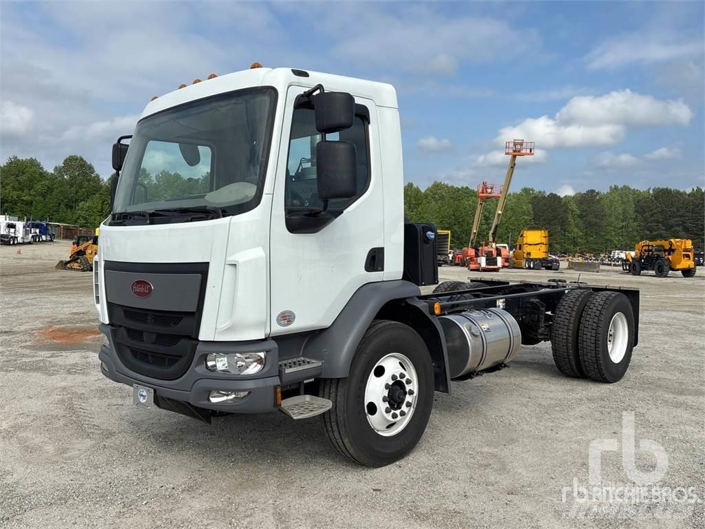 Peterbilt 220 Šasija ar kabīni
