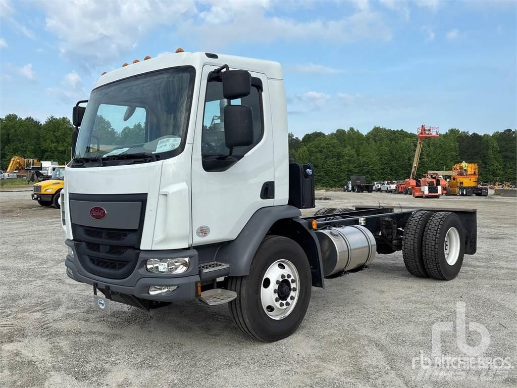 Peterbilt 220 Šasija ar kabīni
