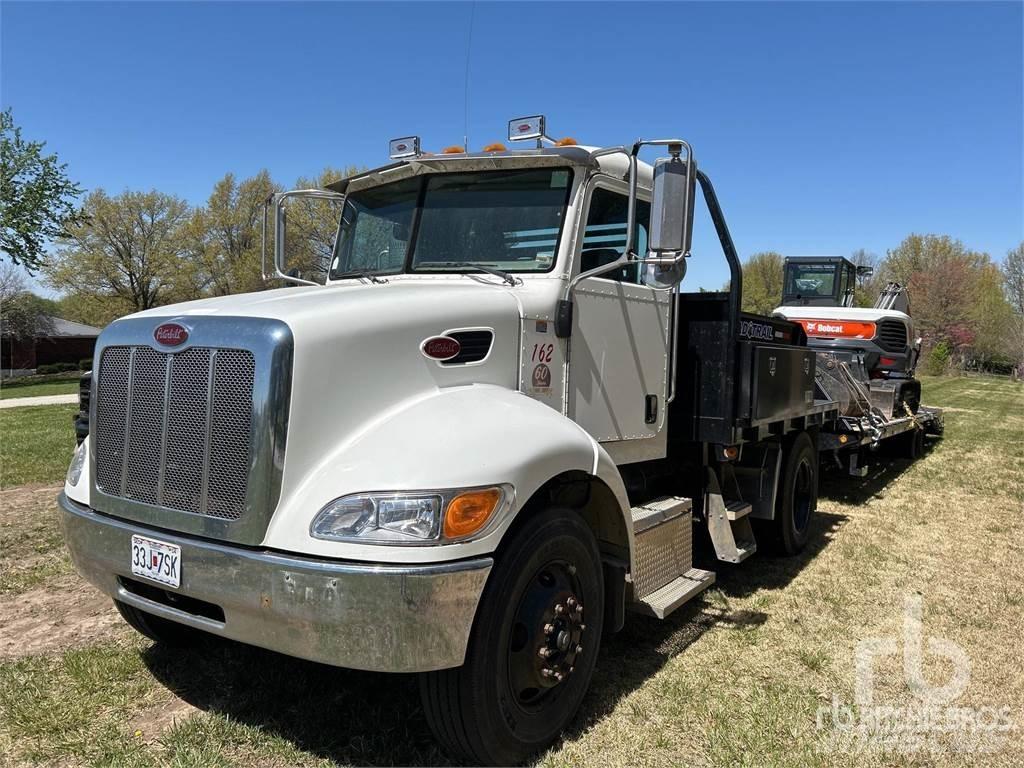 Peterbilt 335 Platformas/izkraušana no sāniem