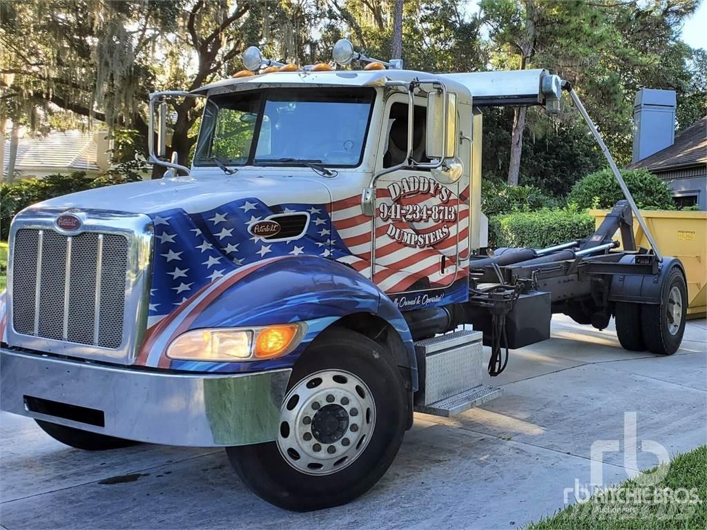 Peterbilt 335 Treileri ar āķi