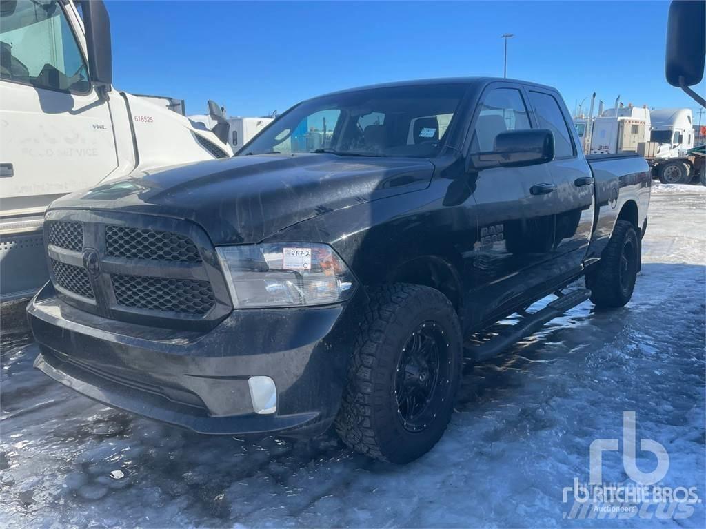 RAM 1500 Vieglais kravas automobilis/izkraušana no sāniem