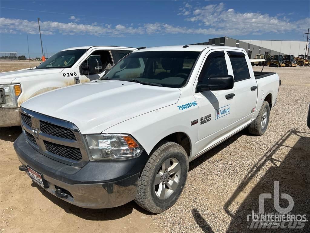 RAM 1500 Vieglais kravas automobilis/izkraušana no sāniem