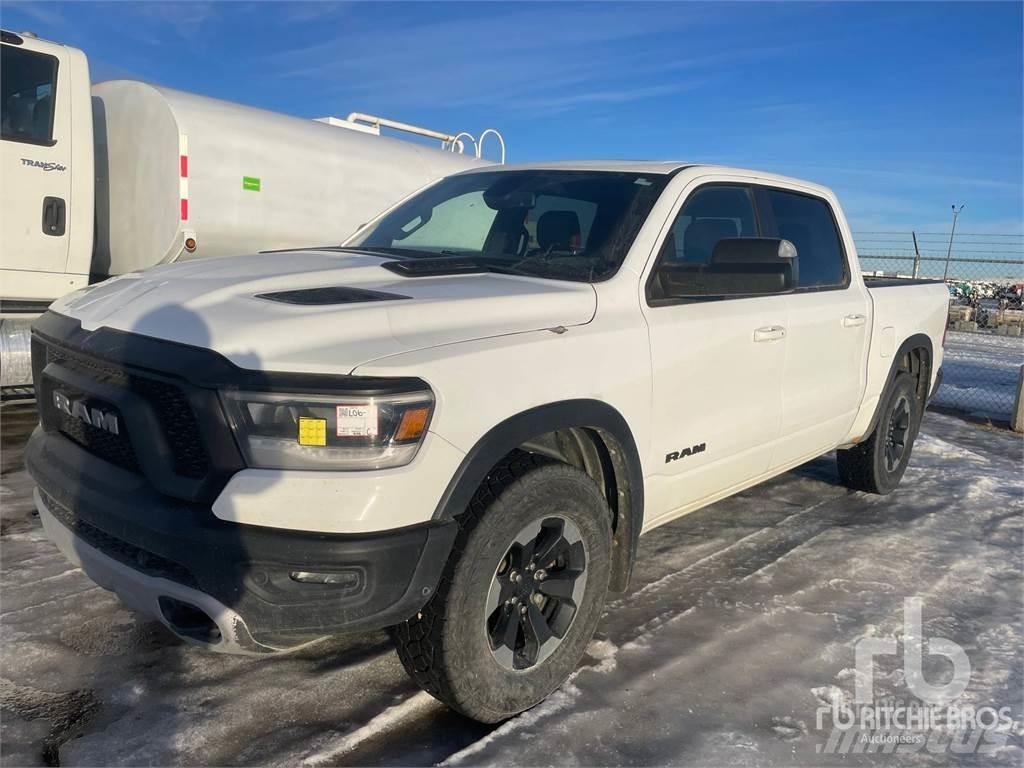 RAM 1500 Vieglais kravas automobilis/izkraušana no sāniem