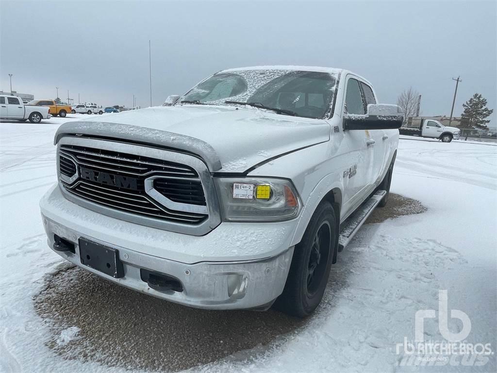RAM 1500 Vieglais kravas automobilis/izkraušana no sāniem