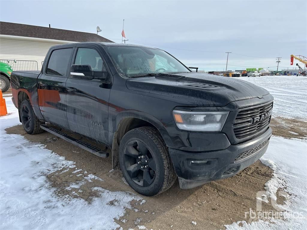 RAM 1500 Vieglais kravas automobilis/izkraušana no sāniem