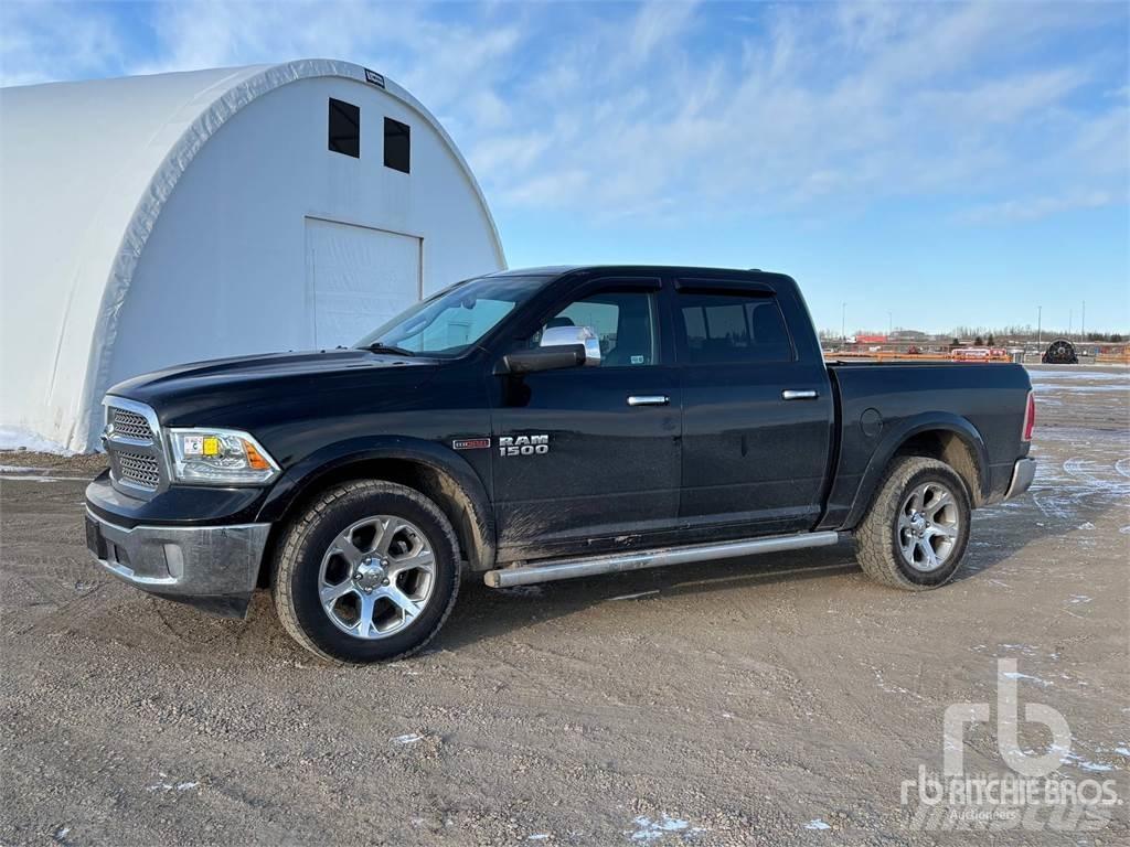 RAM 1500 Vieglais kravas automobilis/izkraušana no sāniem