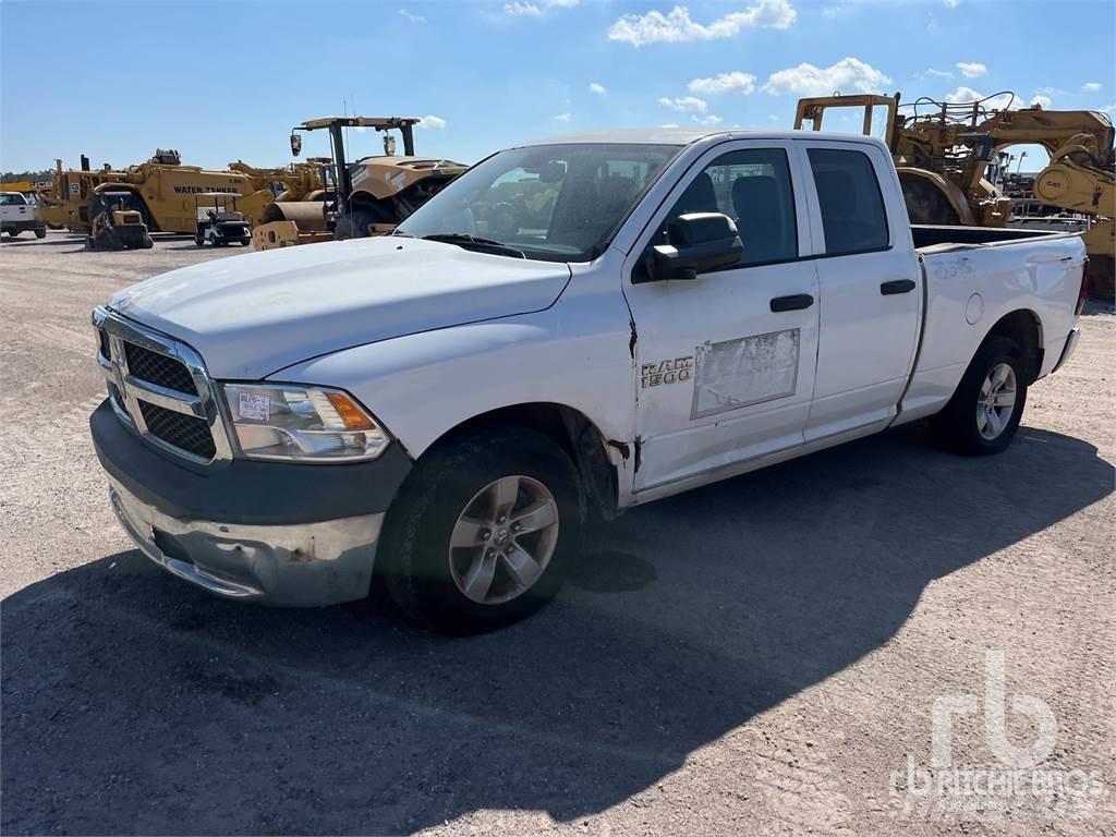 RAM 1500 Vieglais kravas automobilis/izkraušana no sāniem
