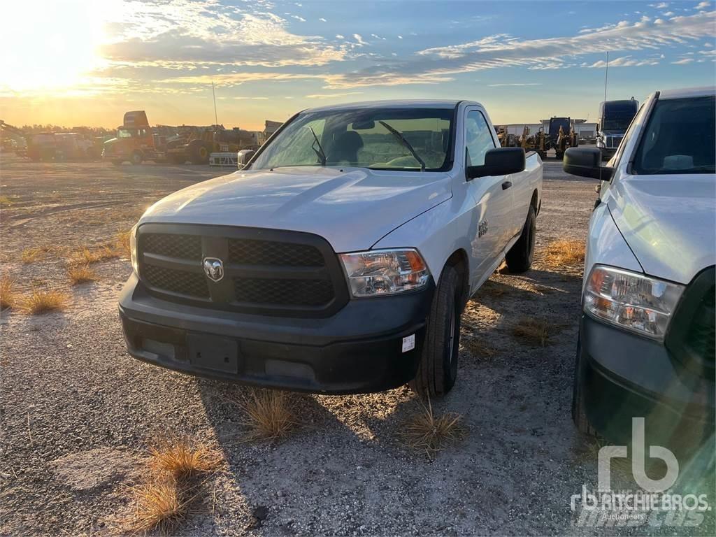 RAM 1500 Vieglais kravas automobilis/izkraušana no sāniem