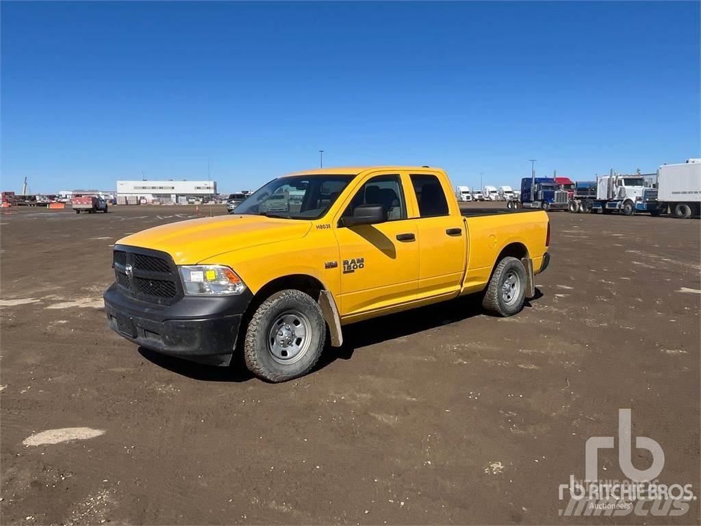 RAM 1500 Vieglais kravas automobilis/izkraušana no sāniem