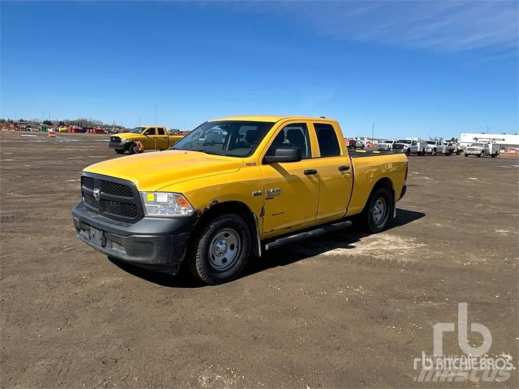RAM 1500 Vieglais kravas automobilis/izkraušana no sāniem