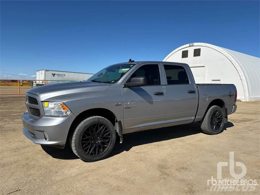 RAM 1500 Vieglais kravas automobilis/izkraušana no sāniem