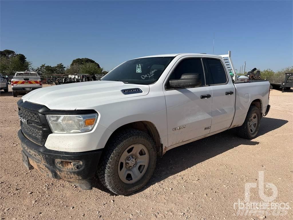 RAM 1500 Vieglais kravas automobilis/izkraušana no sāniem