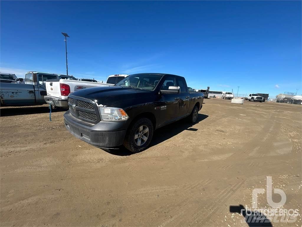 RAM 1500 Vieglais kravas automobilis/izkraušana no sāniem