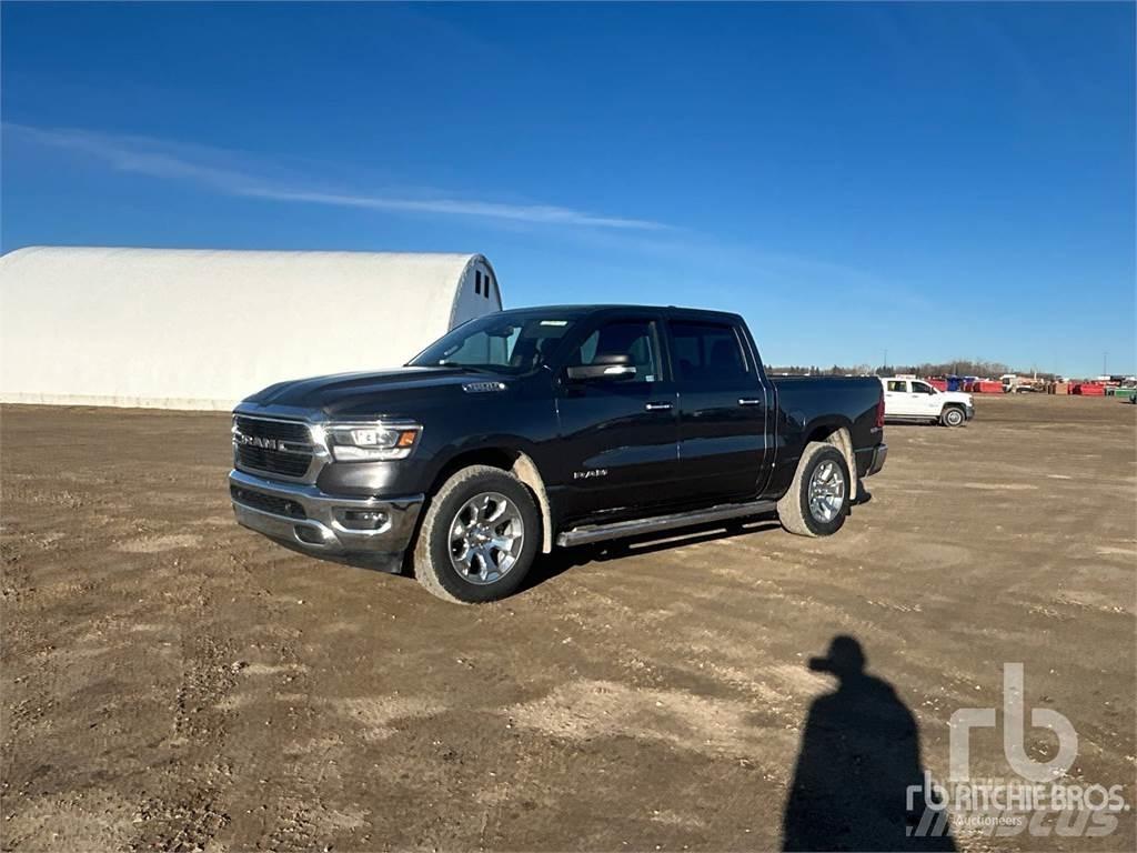 RAM 1500 Vieglais kravas automobilis/izkraušana no sāniem