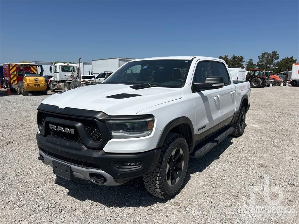 RAM 1500 Vieglais kravas automobilis/izkraušana no sāniem