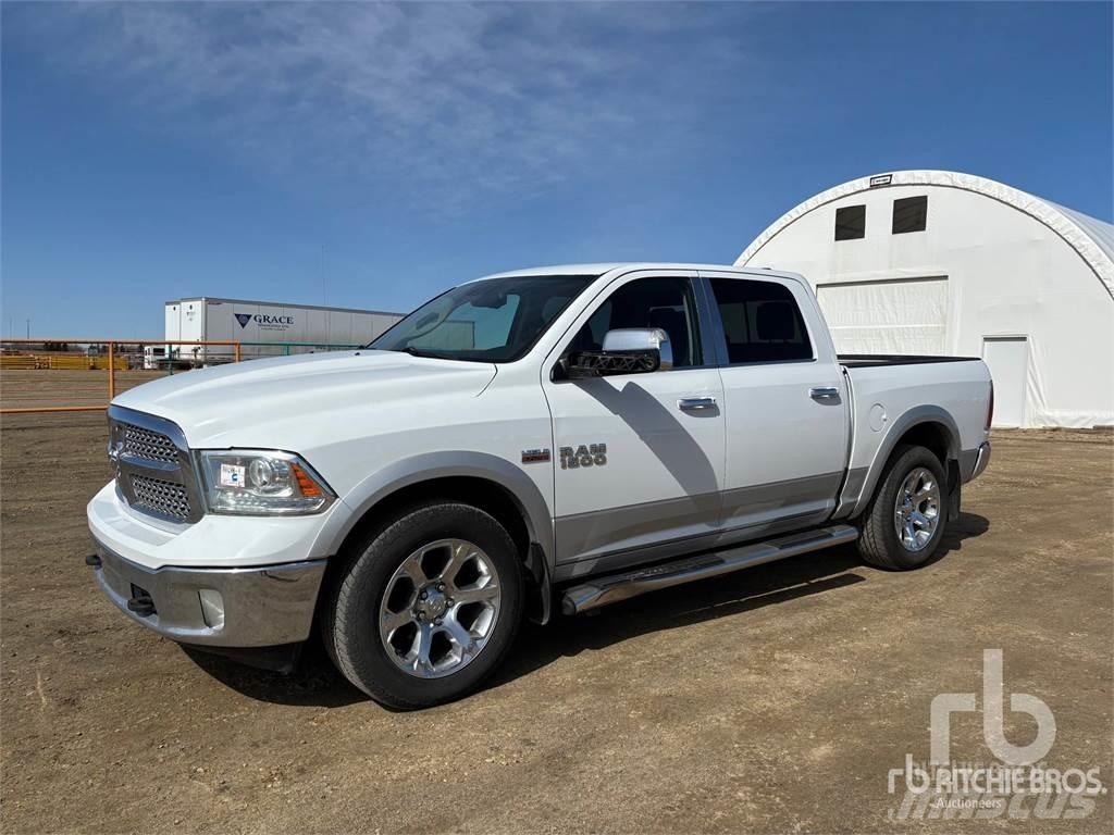 RAM 1500 Vieglais kravas automobilis/izkraušana no sāniem