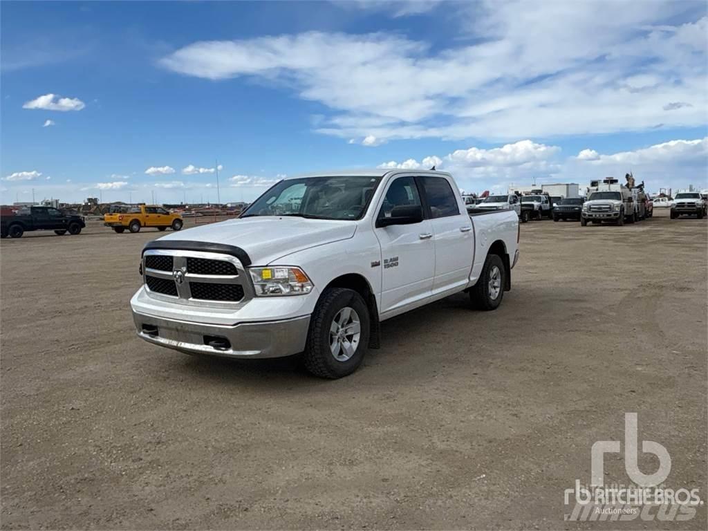 RAM 1500 Vieglais kravas automobilis/izkraušana no sāniem