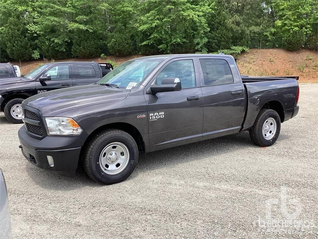 RAM 1500 Vieglais kravas automobilis/izkraušana no sāniem