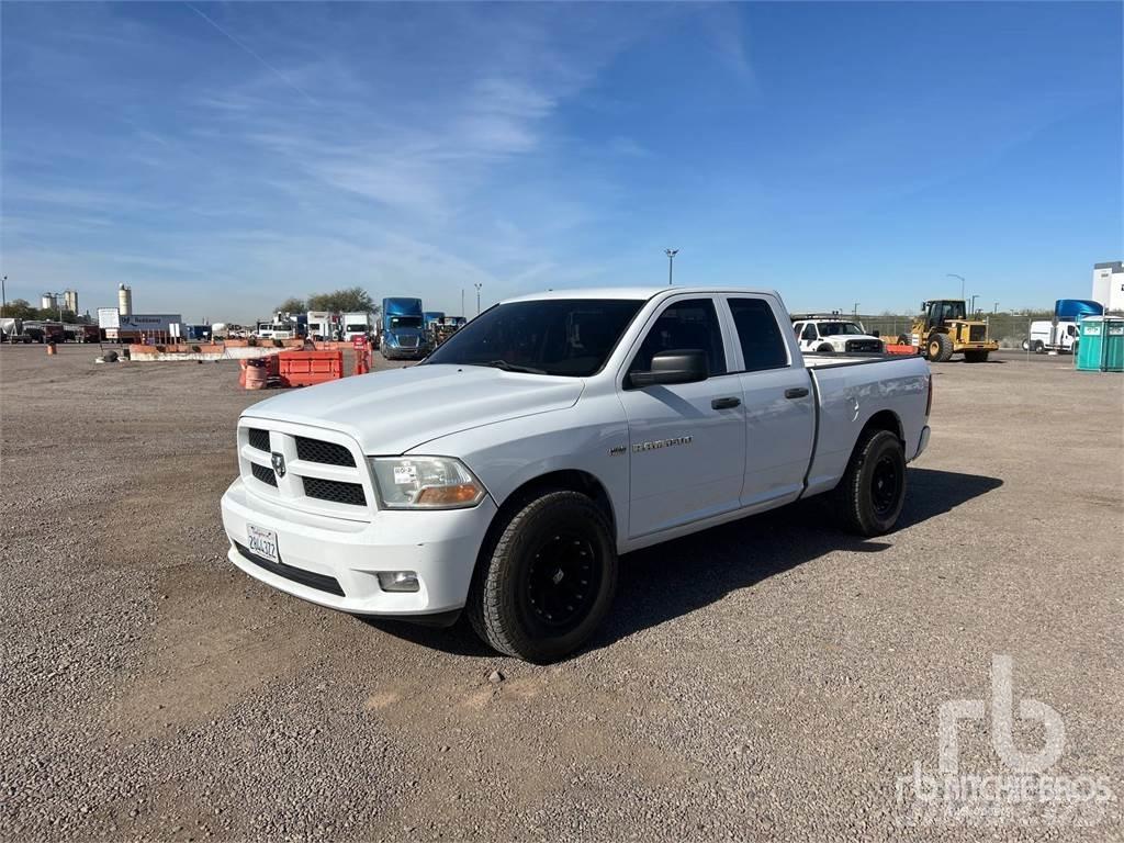 RAM 1500 Vieglais kravas automobilis/izkraušana no sāniem
