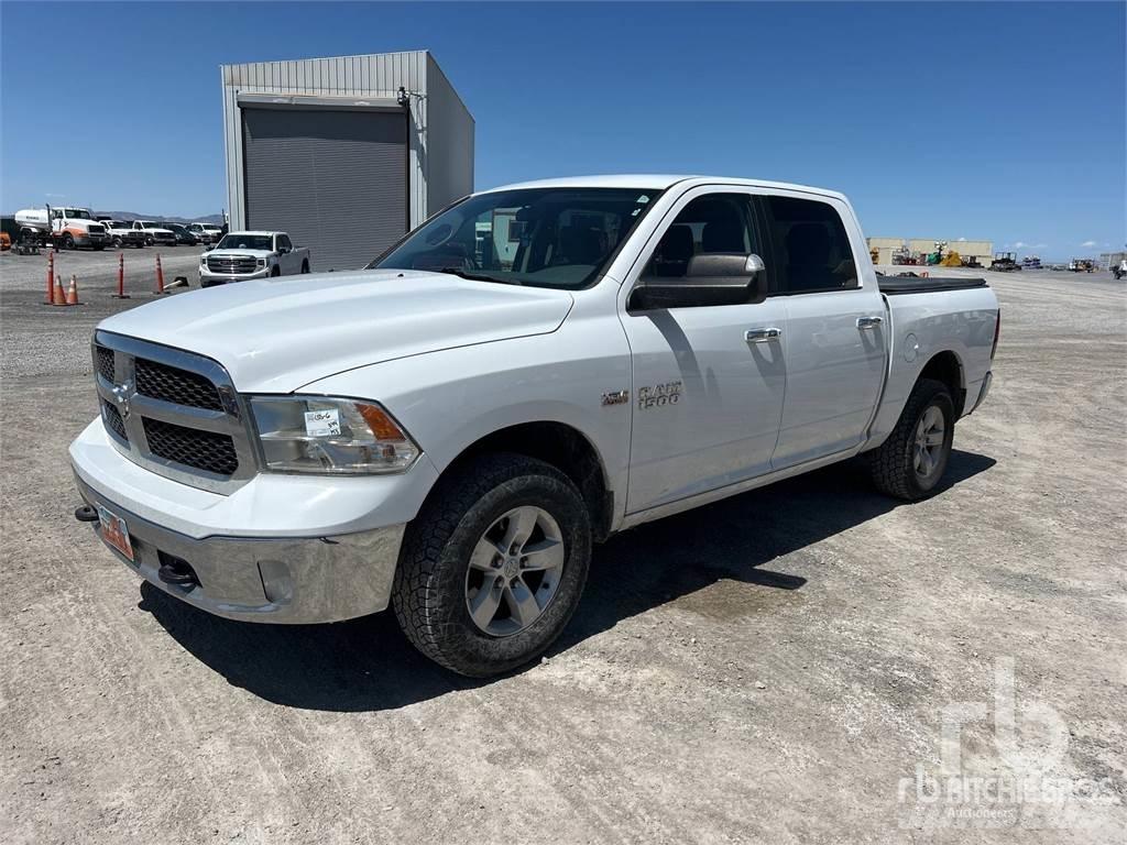 RAM 1500 Vieglais kravas automobilis/izkraušana no sāniem