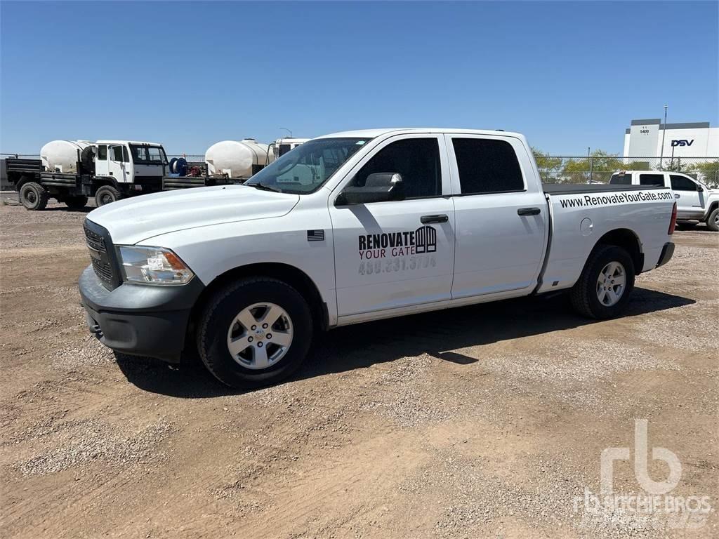 RAM 1500 Vieglais kravas automobilis/izkraušana no sāniem