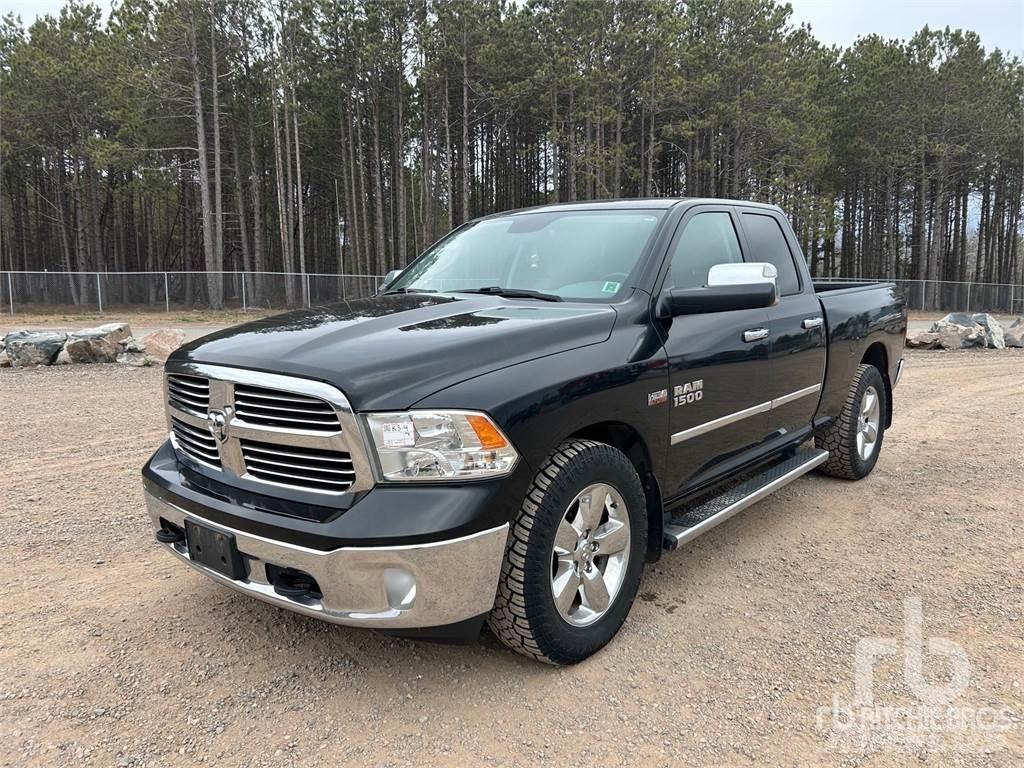 RAM 1500 Vieglais kravas automobilis/izkraušana no sāniem
