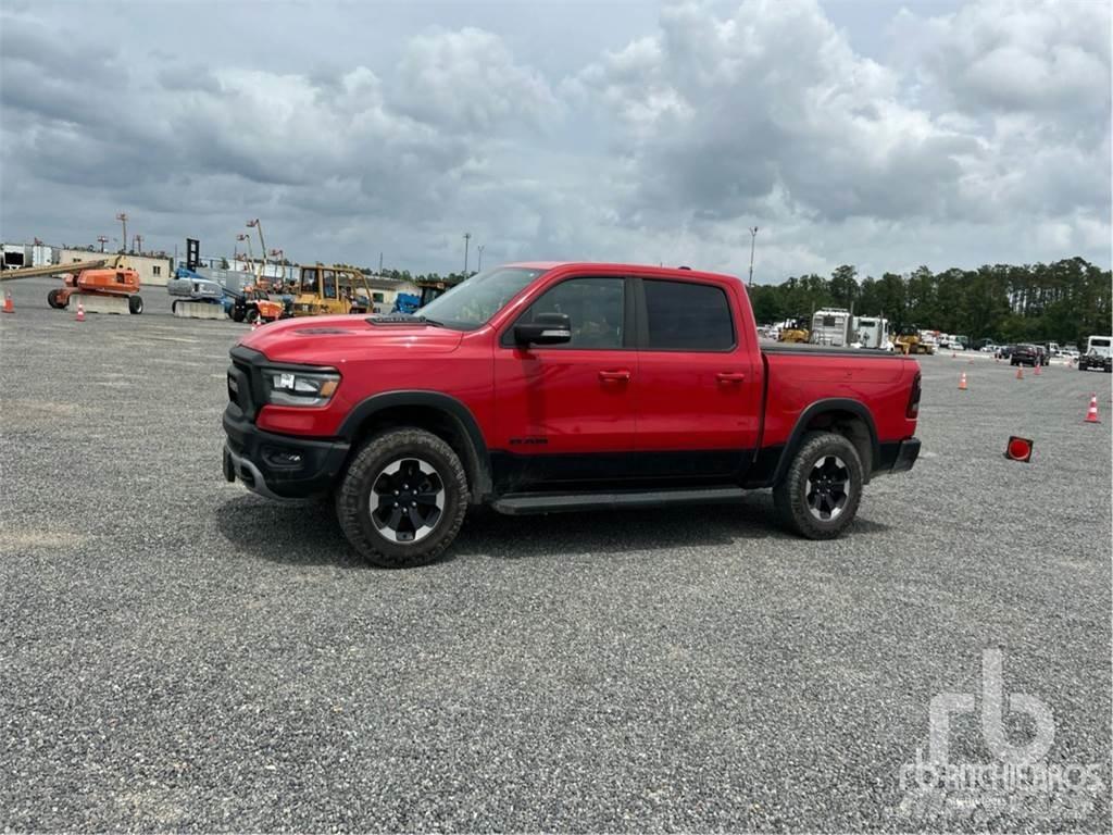 RAM 1500 Vieglais kravas automobilis/izkraušana no sāniem